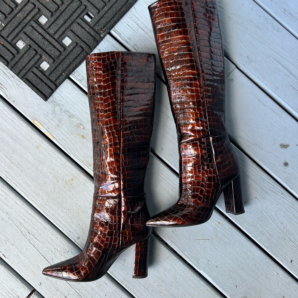 Vero Cuoio Dark Brown Croc-Patterned Heeled Boots